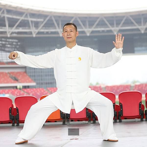 商务篮球！一位国外女郎在上海打1v1一看就是有底子！